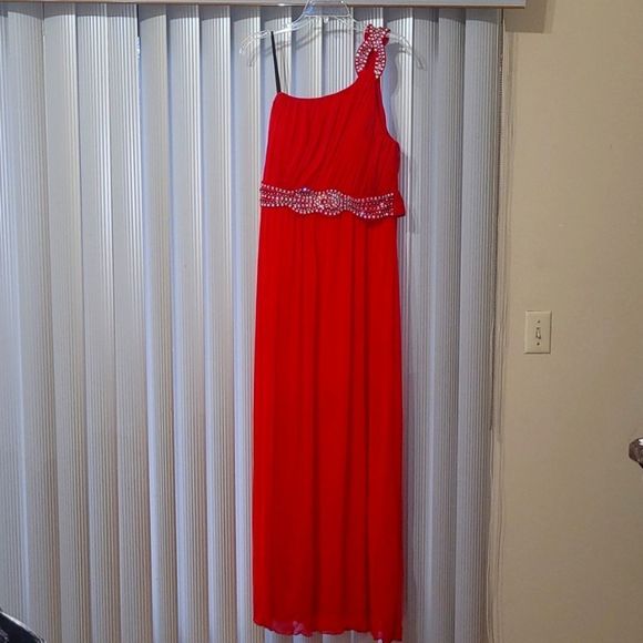 Red long 1 shoulder Dress - Picture 1 of 5